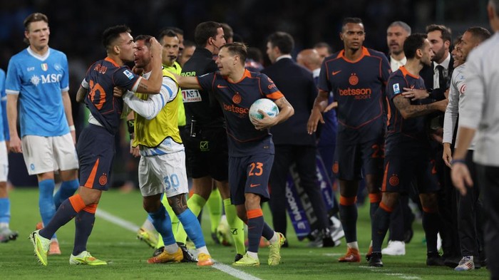 Napoli Sikat Inter Milan 2-0, Antonio Conte Panik & Bentrok Dengan Lautaro Martínez Napoli Sikat Inter Milan 2-0, Antonio Conte Panik & Bentrok Dengan Lautaro Martínez